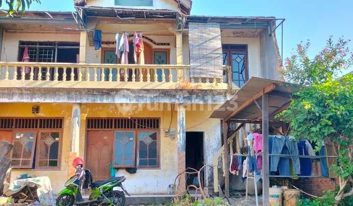 Business Ventures and Kost Raya Siwalankerto, Strategically Located Near Campus and Ahmad Yani.