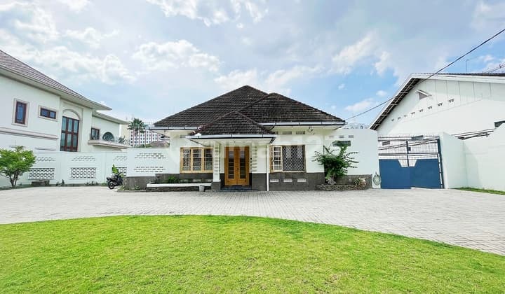 Land Area 2,000 M2. Cut Nyak Dien Street. Exclusive Location.