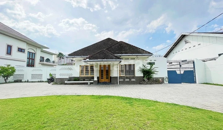 Rumah Tanah Luas 2.000 M2. Jl. Cut Nyak Dien. Lokasi Exclusive