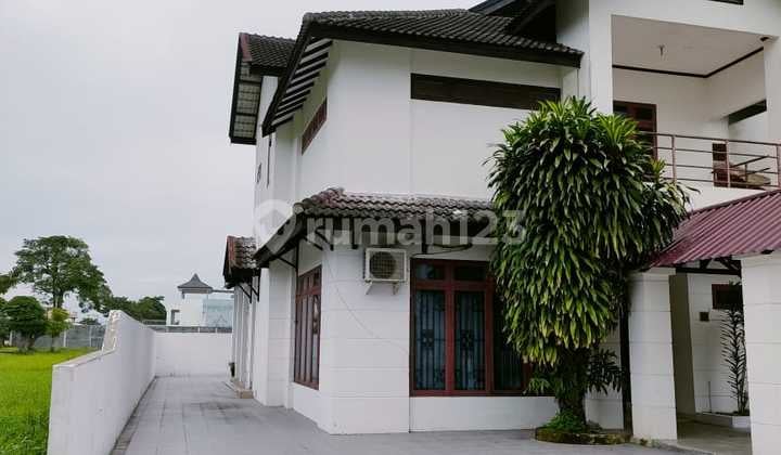 Komplek Graha Metropolitan. Semi Furnished. Rumah Lebar 15 Meter