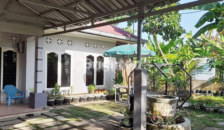 Large Land House. Cemara Street Area. Strategic Location. 5 Minutes to Cemara Asri Complex.