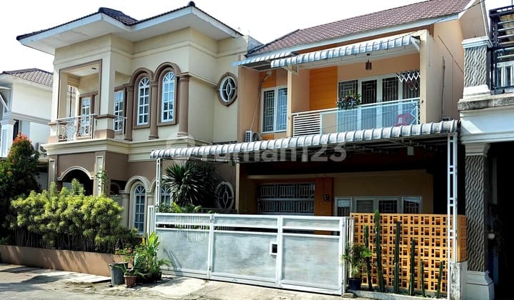 The Grand Menteng Indah. Front Section. Approximately 70 M From The Main Gate.