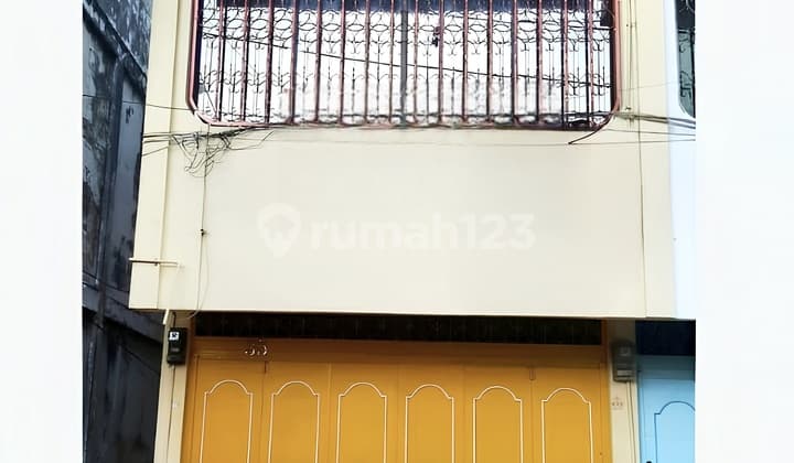 Hook Commercial Building. Hos. Cokroaminoto Street. Siantar City. Strategic Location.