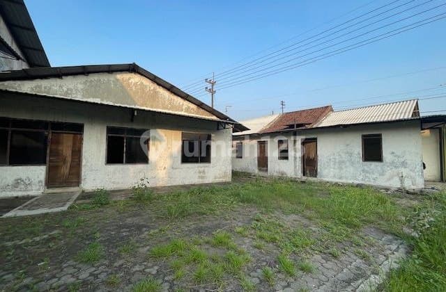 Gudang Hitung Tanah di Raya Ngelom Megare Taman Sidoarjo