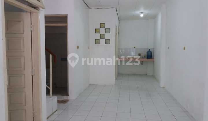 Disewakan Rumah 1,5 Lt, Rapi, Bebas Banjir, Row 2 mobil, BCS