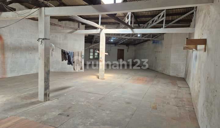 Disewakan Ruko atau Tempat Usaha, 1 LT, Bebas Banjir, Strategis, Letjen Soeprapto