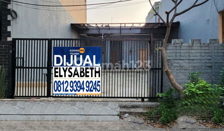 For Quick Sale: Land-based house calculation, 135 m2, second row facing main road, Kelapa Gading. For Quick Sale: Land-based house calculation, 135 m2, second row facing main road, Kelapa Gading.