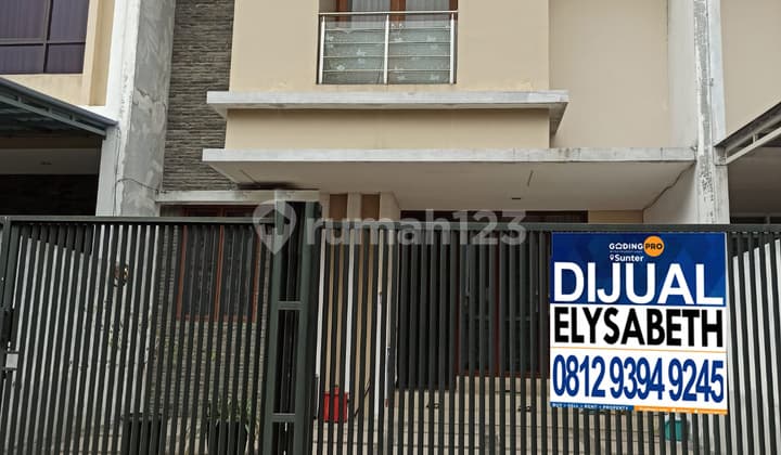 Rumah 2,5 Lantai, Bagus, Bebas Banjir, Semi Furnished, Kelapa Gading