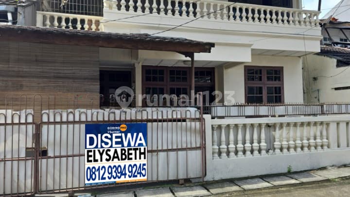 Disewakan Rumah Standar 2 Lt, Strategis, Row Jalan 2 Mobil, BCS Kelapa Gading