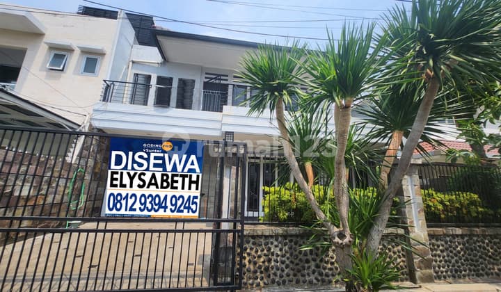 Disewakan Rumah Bagus, 2 Lt, Rapi, Bebas Banjir, Kelapa Gading