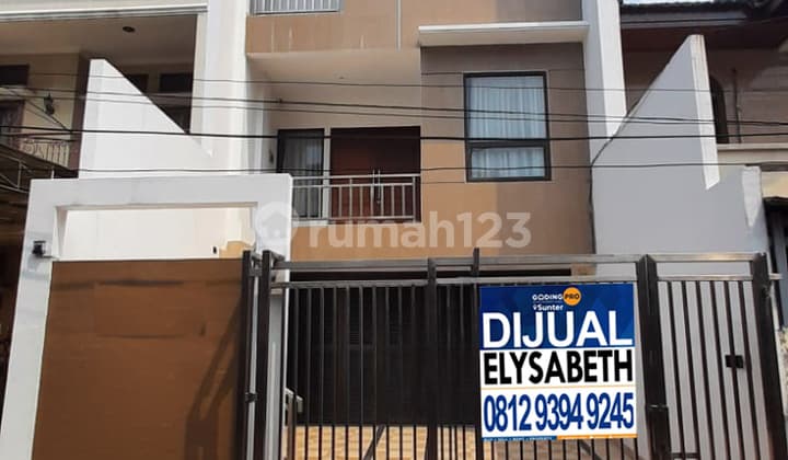 Dijual Rumah 2,5 Lt, Bagus, Rapi, Semi Furnished, Bebas banjir, Kelapa Gading