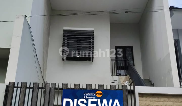 Disewakan Rumah Bagus, 3.5 Lt, Bebas Banjir, Row 3 mobil, Belakang Mal Kelapa Gading