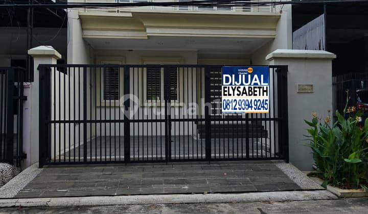 Dijual Rumah Bagus, 3 Lt, Semi Furnish, Bebas Banjir, Row 2 mobil, BCS Kelapa Gading