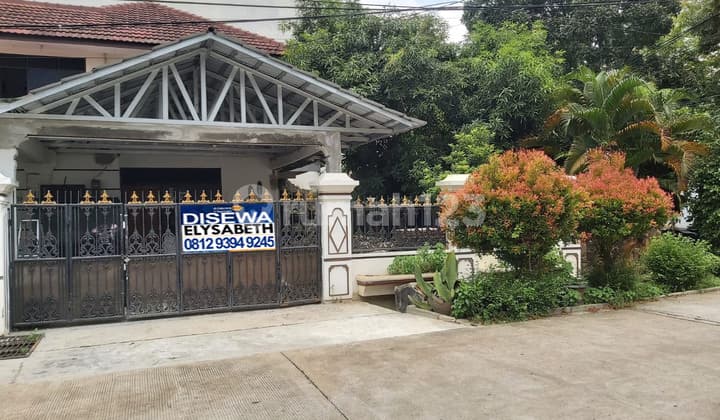 Disewakan Rumah Hook, Bebas Banjir, 2 Lt, Row Jalan 3 Mbl, Bcs Kelapa Gading