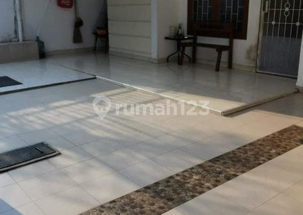 Dijual Rumah 2 Lt, Strategis, Row 2 Mobil, Dekat Mal Kelapa Gading