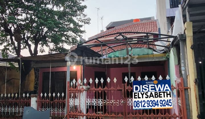 Disewakan Rumah Standar 1,5 Lt, Bisa untuk Usaha, Strategis, Row Jalan 2 Mobil, Bcs