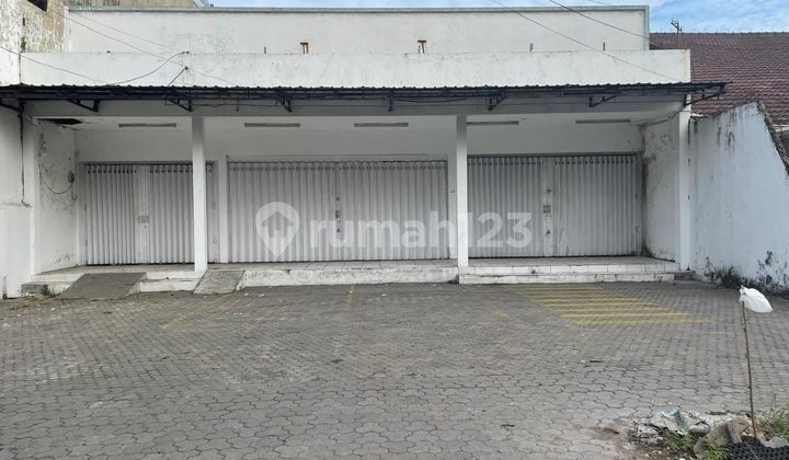 RAYA JEMURSARI SURABAYA TEMPAT USAHA KOMERSIAL PARKIRAN 10 MOBIL