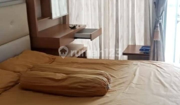 Gunawangsa Merr Tower B Lantai 17 Studio View Pool dan Jalan Raya