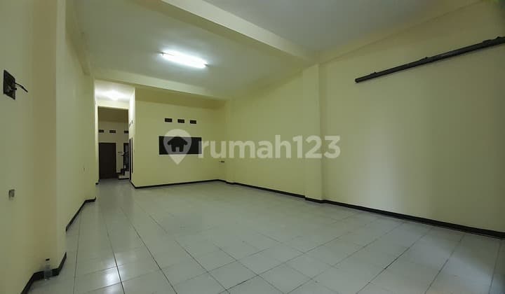 Ready-to-Use Karapitan Shop House in a Busy, Strategic Area, Move-In Ready.