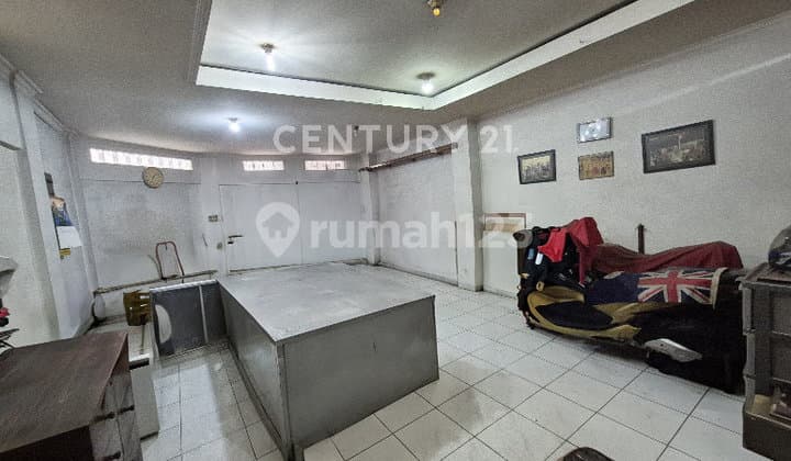 Ruko Hook on Sudirman Main Road Near Cibadak & Sudirman Street