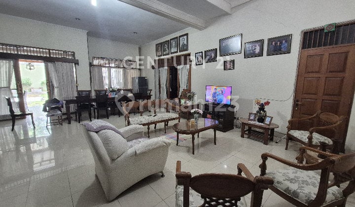 Rumah Asri di Tubagus Ismail Sayap Dago One Gate System