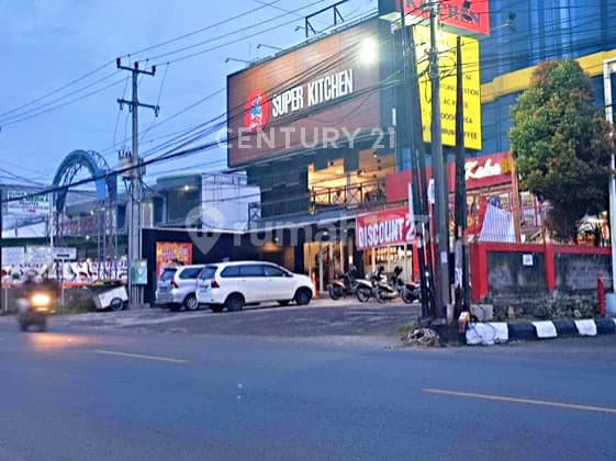 Bangunan Ex Cafe dan Toko Busana Main Road, Tanjungsari Sumedang