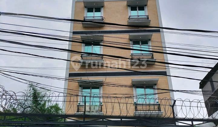 Ruko 4.5 Lantai Bentuk Ngantong 9X27 Cocok untuk Kantor, Usaha, Gudang, Lokasi Strategis di Latumenten Raya Dekat Jembatan Dua Jembatan Besi