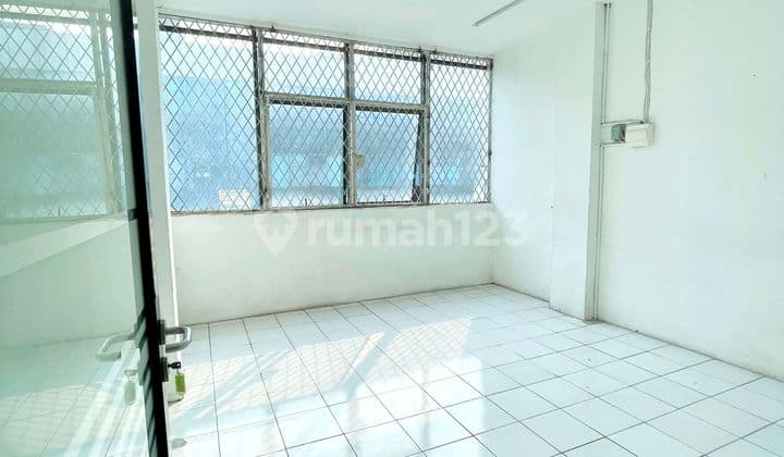 Ruko 4.5 Lantai Akses Container Strategis Dekat Jalan Raya Cocok Untuk Usaha, Kantor, Tempat Tinggal Lokasi Di Tubagus Angke