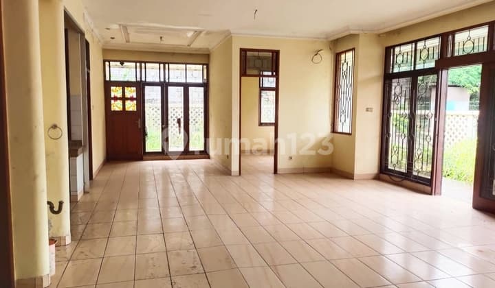 Rumah Murah di Bawah NJOP Sudah SHM Terletak di Kebon Jeruk Intercon Jakarta Barat