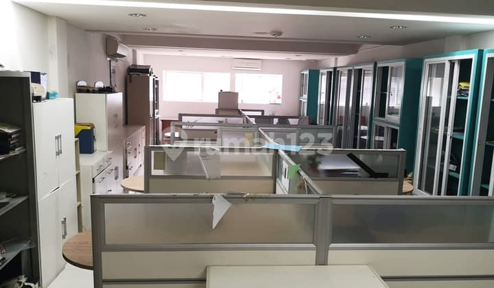 Ruko 4 Lantai Super Strategis Parkiran Luas Cocok untuk Kantor, Klinik, Restoran, Kafe Terletak di Komplek Ruko Kedoya Centre Kebon Jalan Raya Perjuangan