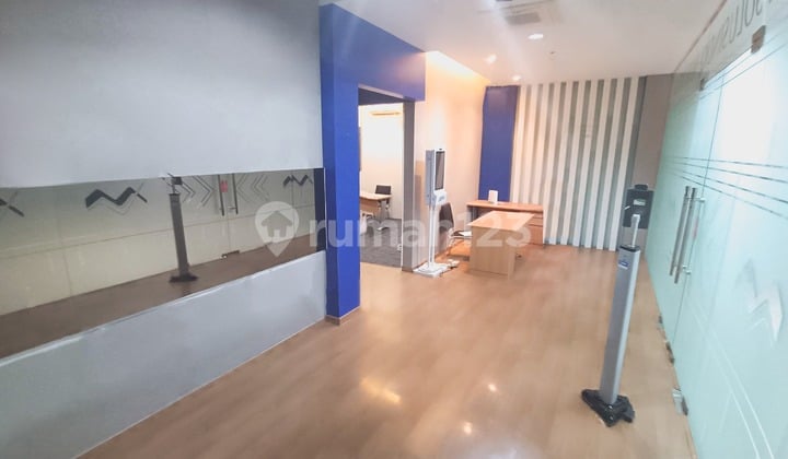 Office Space Semi Furnished Status SHM bisa Sewa Per Lot Lokasi Strategis Dekat Mall Terletak di Perkantoran Thamrin City