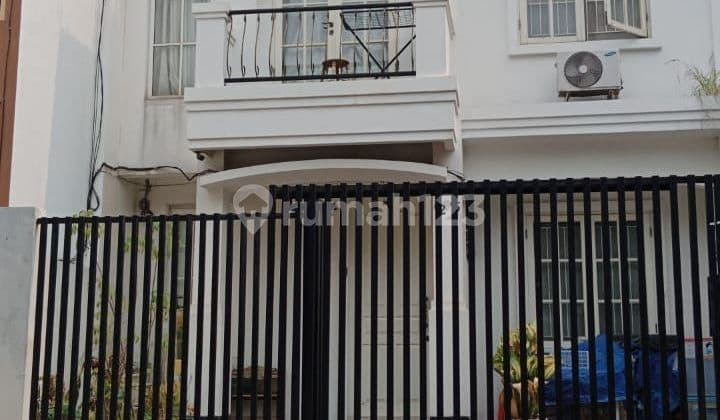 Rumah Minimalis Nyaman Rapi di Kelapa Gading