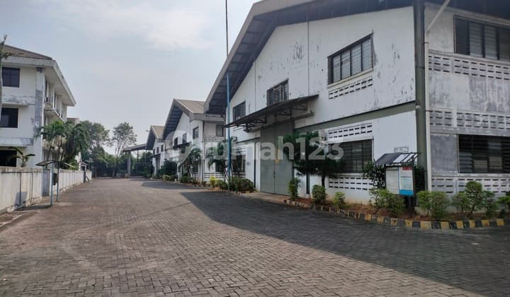Tanah dan Bangunan Megah Ex Pabrik Sandal Luas Sekali 39.115M² di M.toha Karawaci