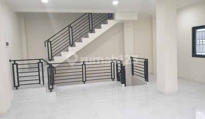 Ruko Strategis 6 Lantai Cocok Untuk Usaha Tekstil Atau Kantor Terletak Di Tanah Abang Pinggir Jalan Raya