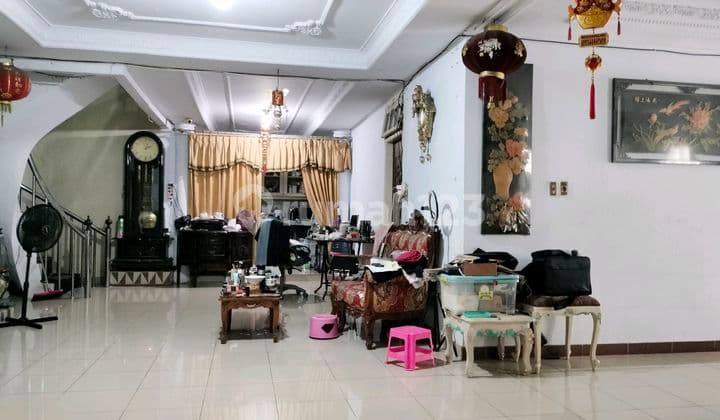 2-Story Hook House Size 13X19.5 with SHM, Strategic Location in Taman Ratu, West Jakarta