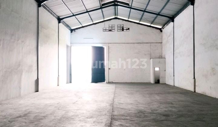 Plong Warehouse 12x26, suitable for waste-free industry, container access, located in Nusa Indah, Jurumudi, Tangerang.