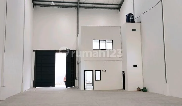 Warehouse with 2-Story Office, Flood-Free, 24-Hour Security, Strategic Location Situated on Daan Mogot Main Road, Tangerang