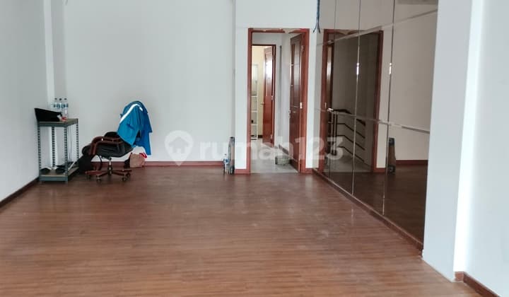 Ruko 4.5 Lantai Cocok untuk Kantor, Usaha , Gudang Lokaai Stretegis Si Area Mall Season City Jembatan Besi Latumenten