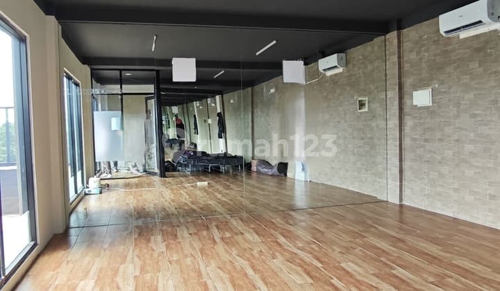 Ruko 5 Lantai Lebarnya 7 Cocok Untuk Bisnis Dan Kantor Parkiran Banyak Lokasi Strategis Di Pinggir Jalan Raya Kedoya