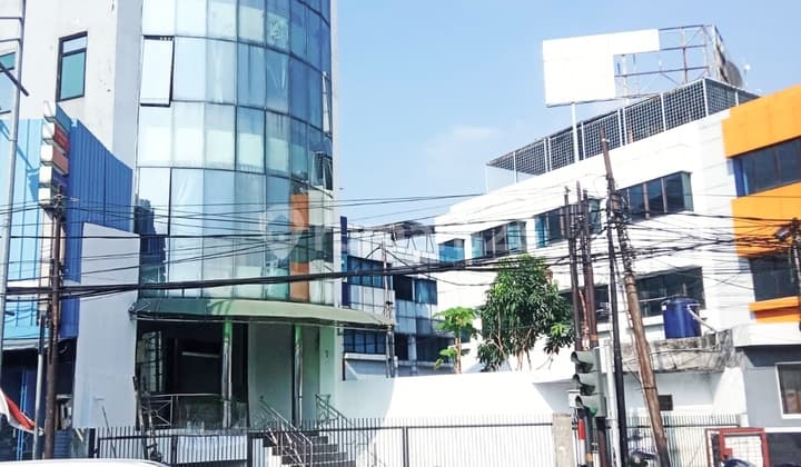 Gedung Perkantoran 5 Lantai Sudah SHM Lokasi Strategis di Jalan Raya Gunung Sahari