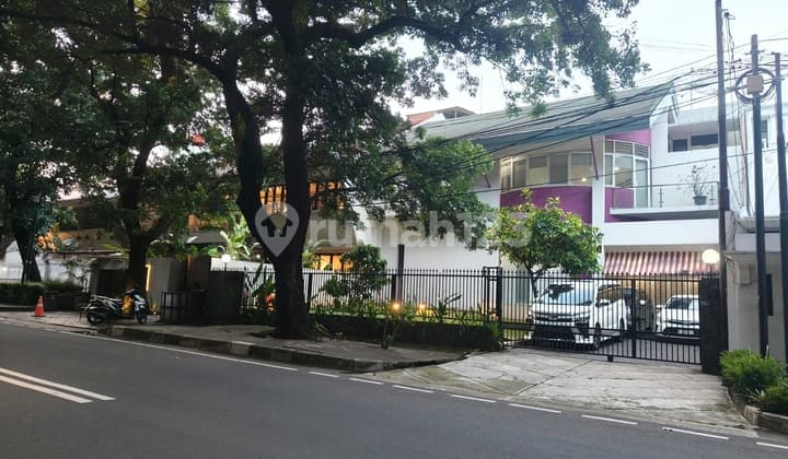 Rumah Mewah Full Furnished Siap Huni Sudah Shm Ada Taman Di Belakang Terletak Di Perumahan Jalan Wijaya Kebayoran Baru Jakarta Selatan