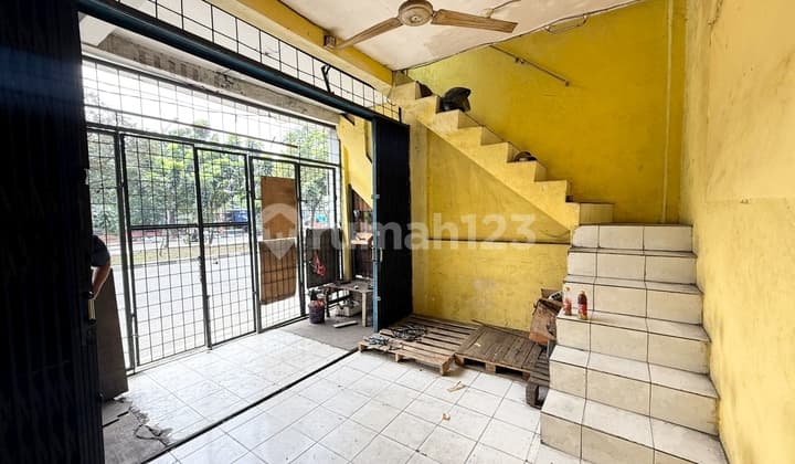 Ruko Murah 3 Lantai Cocok Untuk Toko, Kantor, Gudang, Tempat Tinggal Lokasi Strategis Terletak Di Jalan Raya Tubagus Angke Dekat Duta Mas