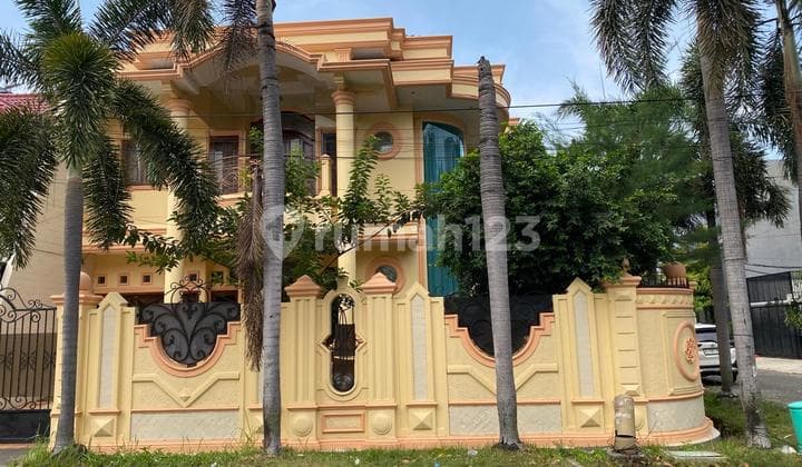 Rumah Mewah 2.5 Lantai Semi Furnished Sudah Shm Posisi Hook Hadap Timur Dan Selatan Terletak Di Perumahan Taman Palem Lestari Cengkareng Kalideres