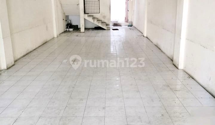 Affordable 4-Storey Strategic Shop House 4.5x24 Located on Bandengan Main Road