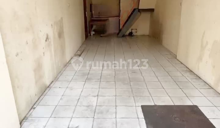Affordable 2-Storey Shop House Suitable for Business, Shop, Culinary, Residence Located in a Bustling Main Road Area, Pademangan