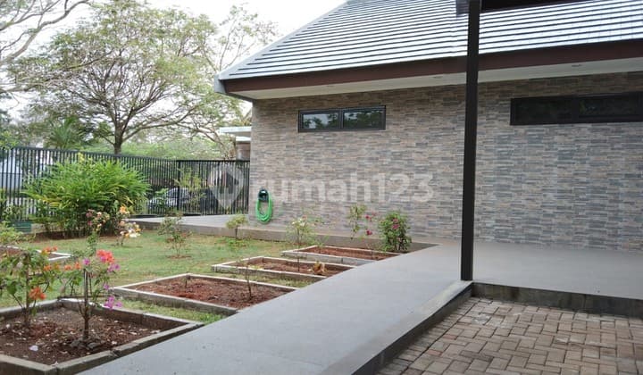 Rumah Hoek di Mozia Cluster Amarine, Bsd City Tangerang Siap Huni