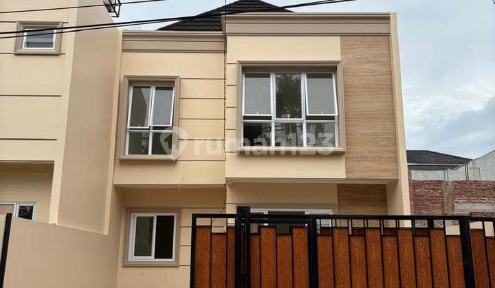 RUMAH BARU DEPAN TAMAN DI SUMMARECON SERPONG - SEKTOR 7A - TANGERANG