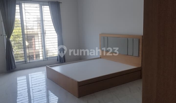 House, For Rent, 7 Rooms, Lippocikarang