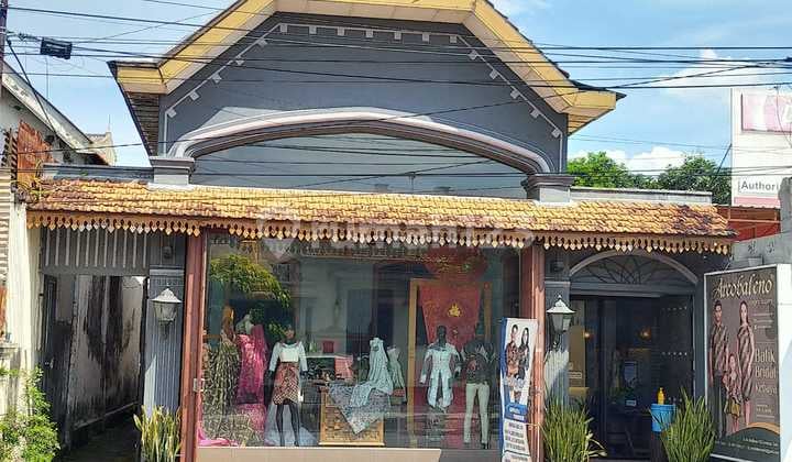 Rumah Dan Ruang Usaha Gallery Batik Di Tempat Strategis Kampng Batik Laweyan