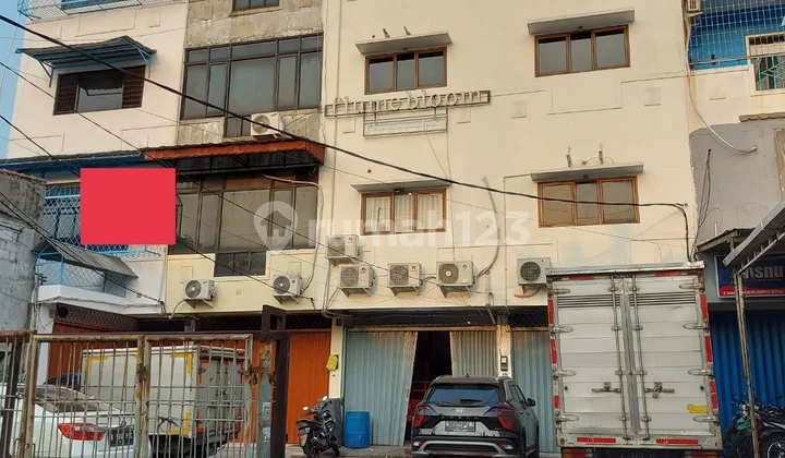 Warehouse for Rent 4 Floors Area 340M2 Spacious Parking in Kemayoran